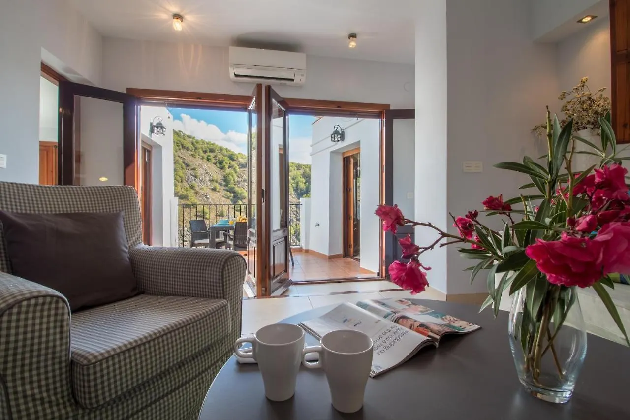 בית נופש פריחיליאנה Quiet House In Village Center With Mountains Views ספרד