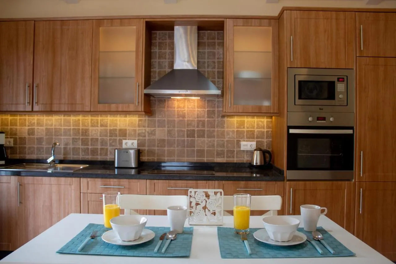 בית נופש פריחיליאנה Quiet House In Village Center With Mountains Views
